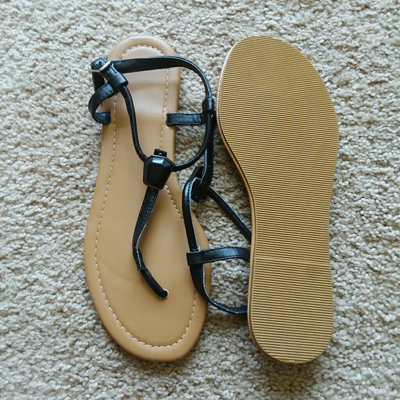 Shoes - 2/$35 Faceted Onyx Faux Leather Tan Sandals 8